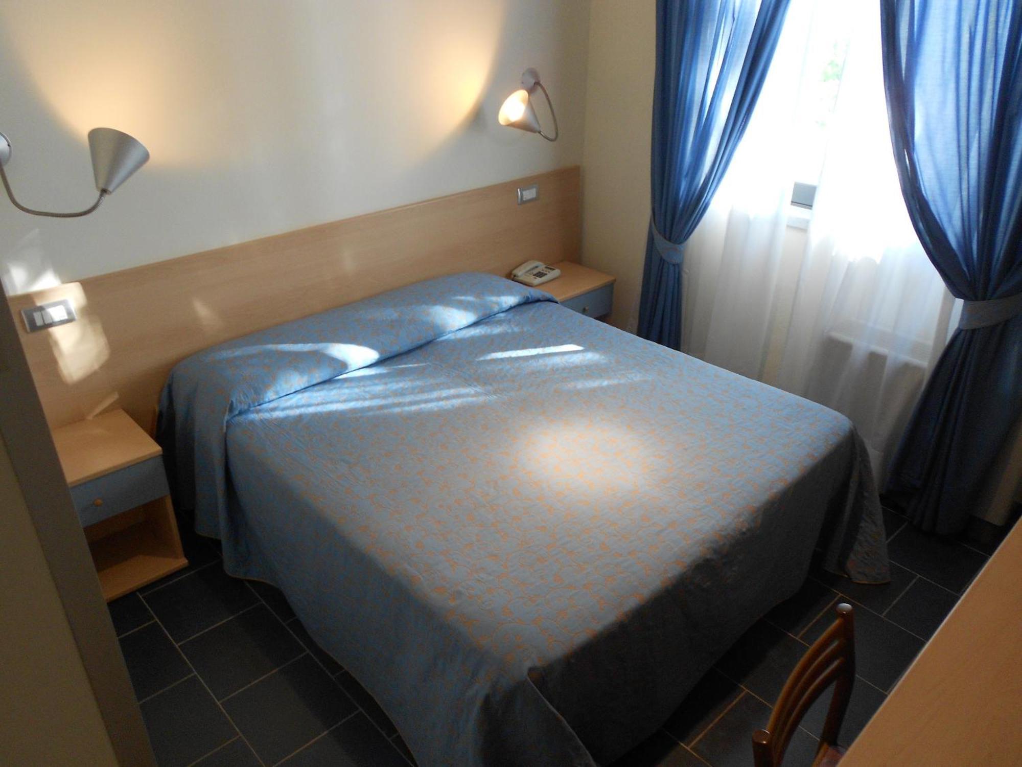 Hotel Tenda Rossa Marina Di Carrara Luaran gambar